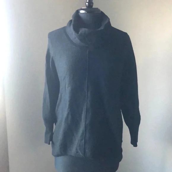 Black Loose Turtleneck CKJ Sweater‎ - Picture 1 of 4